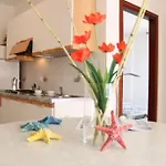Cosy Flat 80mt From The Sea ביביונה