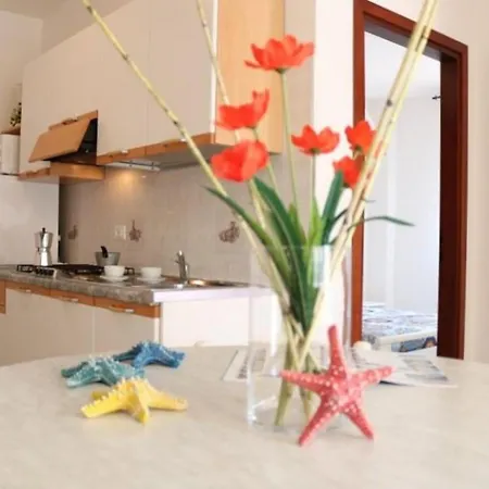 Cosy Flat 80mt From The Sea ביביונה