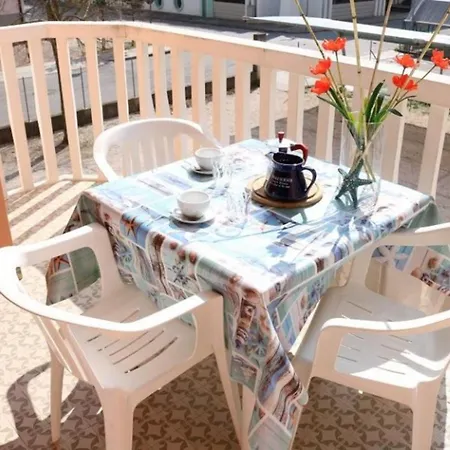 Apartment Cosy Flat 80mt From The Sea