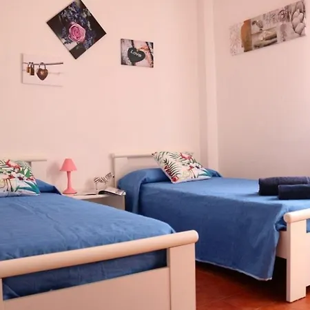 Cosy Flat 80mt From The Sea