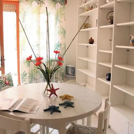 Apartment Cosy Flat 80mt From The Sea
